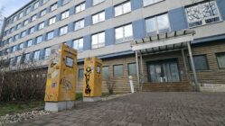 Die Briefkästen sind noch in Betrieb. Foto: Anton Launer