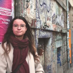 Naziaufmärschen Widersetzen! Dazu fordert Anne Herpertz vom Bündnis Dresden Wi(e)dersetzen alle Dresdner*innen auf. Foto: Victor Franke