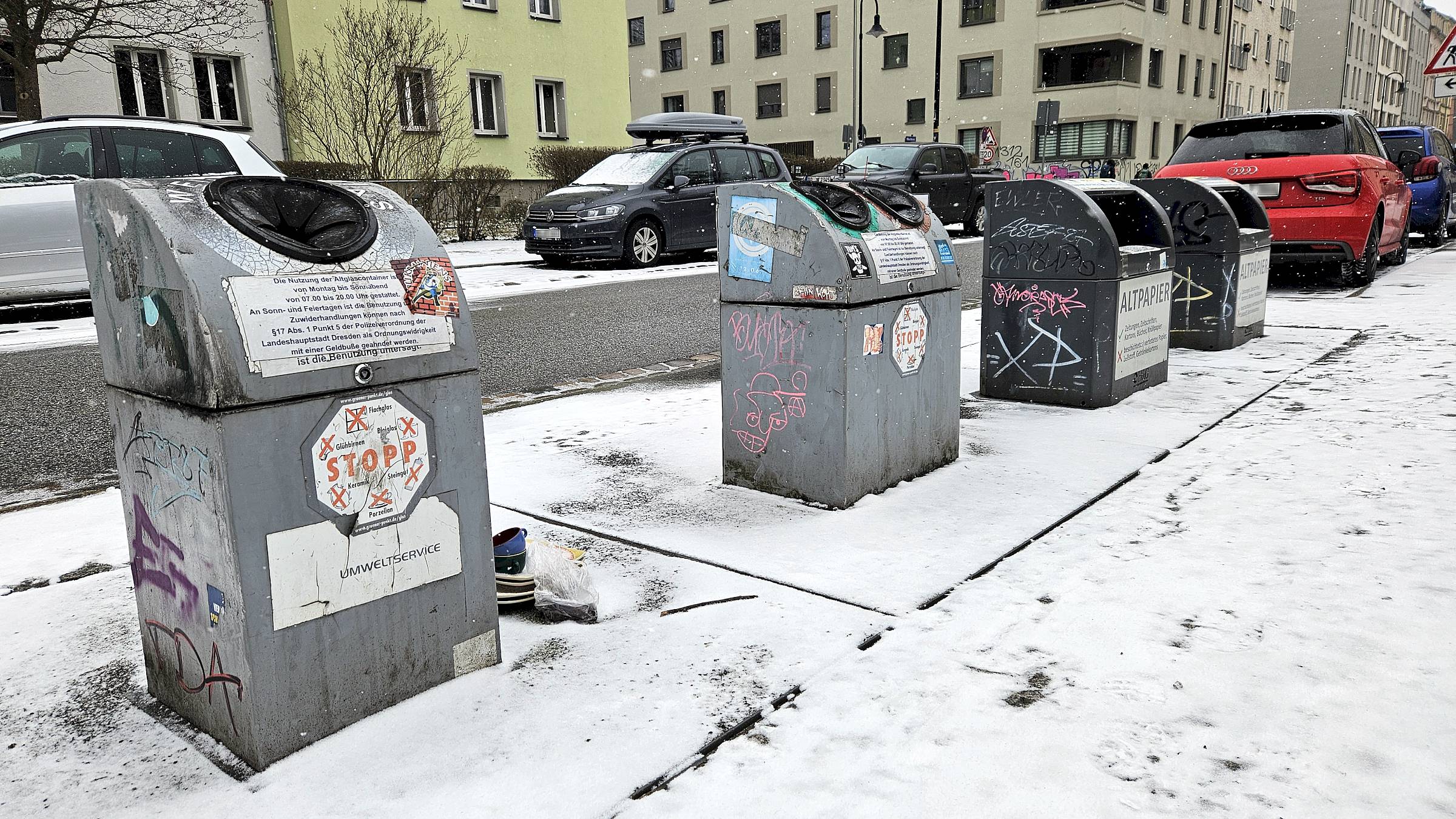 unterirdische Altglas- und Altpapier-Sammel-Anlage auf der Hechtstraße - Foto: Anton Launer