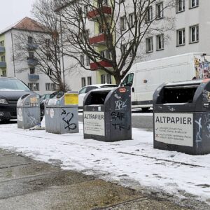 Papiercontainer vor Hecht-Schule soll weichen Künftig nur noch für Glas - Foto: Anton Launer