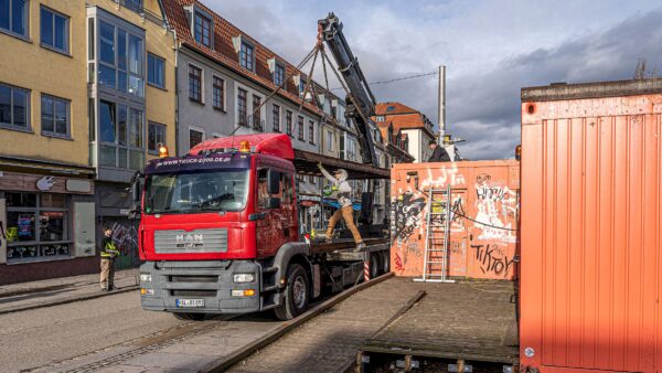 Das Blechschloss zieht nun nach Halle an die Saale um. Foto: Peter Zuber