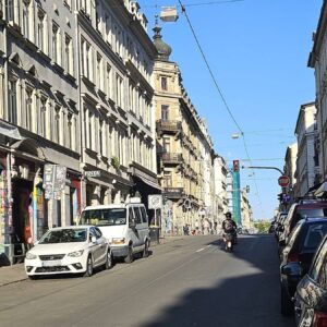 50.000 Euro für Pflanzen und Bänke für die Louisenstraße In dem Abschnitt der Louisenstraße sollen im Sommer Sitzgelegenheiten und Pflanzkübel aufgestellt werden. Foto: Archiv Anton Launer