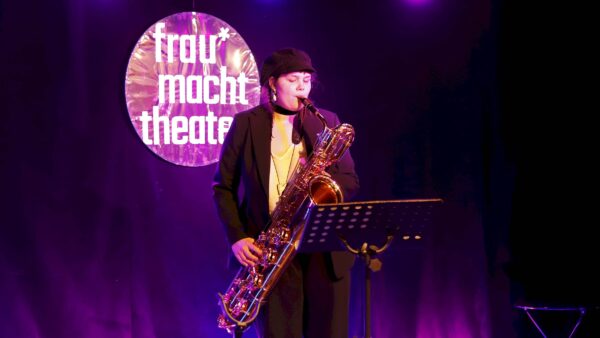 Einer von vielen Programm-Acts: Ada Greifenhahn - Foto: Anton Launer