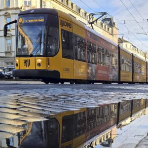 Am Freitag: Warnstreik legt Nahverkehr in Dresden lahm Die Königsbrücker Straße macht morgen bahnfrei. Foto: Anton Launer