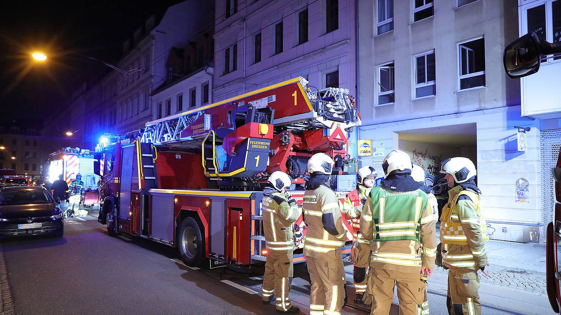 Feuerwehr im Einsatz auf der Görlitzer Straße - Foto: Roland Halkasch