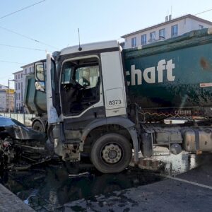 Schwerer Verkehrsunfall auf der Bautzner Straße - Foto: Roland Halkasch