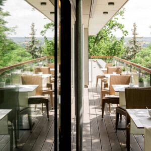 Café Blanc mit integrativem Konzept Terrasse mit Elbblick im Café Blanc - Foto: Impuls Dresden