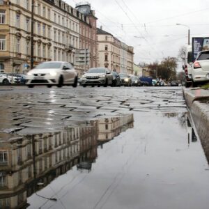 Königbrücker Straße - Farbe statt neuem Belag? Foto: Anton Launer