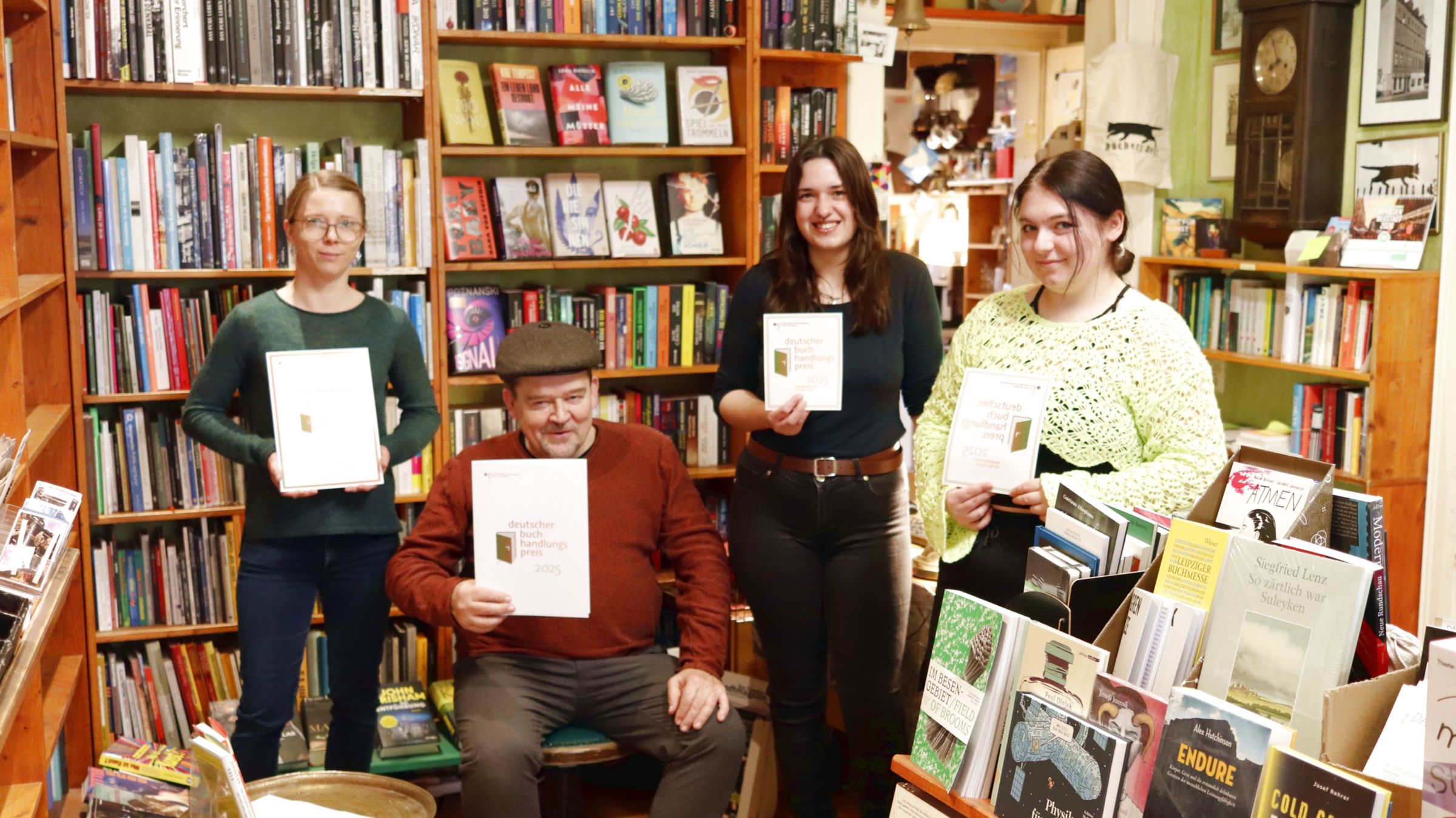 Buchhandlungspreis fürs Büchers Best - das Team: Susanne Roth, Jörg Stübing, Laura Marth und Aliya Fischer - Foto: Anton Launer