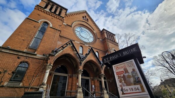 St. Pauli Ruine am Königsbrücker Platz im Hechtviertel - Foto: Anton Launer