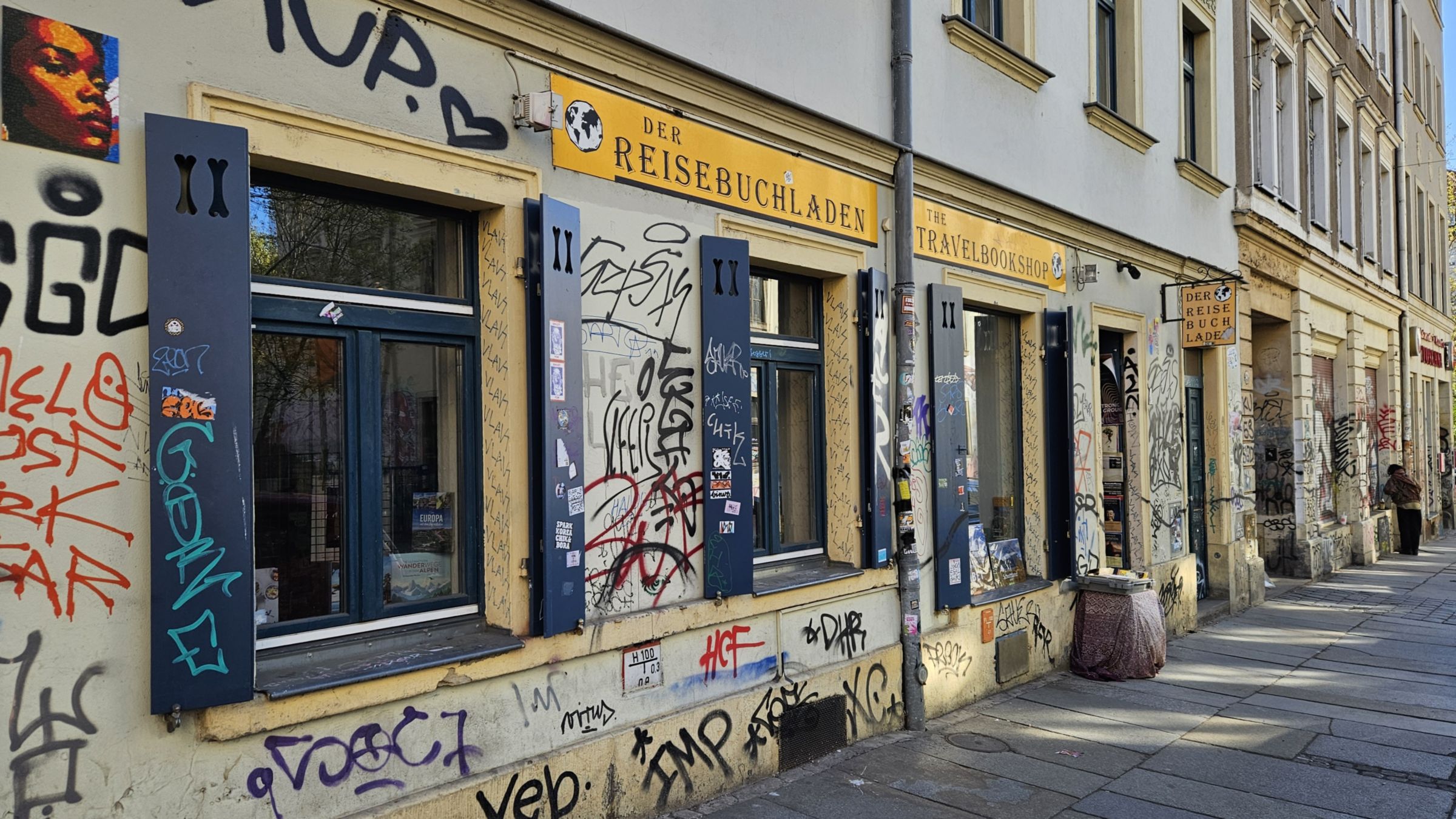 Schließt noch im April - die Reisebuchhandlung - Foto: Anton Launer