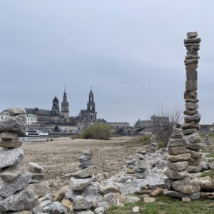 Steinstapel an der Elbe - Foto: Jonasz Schulze