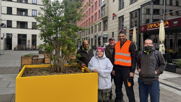 Gründer Rainer Pietrusky mit Nasira, Mario, Daniel und David – Foto: Mercedes Braun