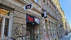 Die "Hundert" auf der Alaunstraße - Foto: Anton Launer