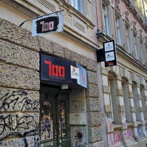 Die "Hundert" auf der Alaunstraße - Foto: Anton Launer