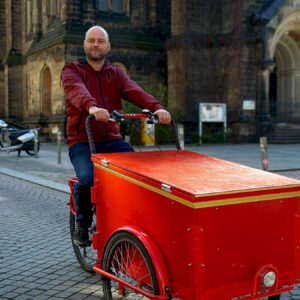 Fährt jetzt Dreirad: Koordinator Konfliktmanagement Alessandro Finke. Foto: Florian Varga