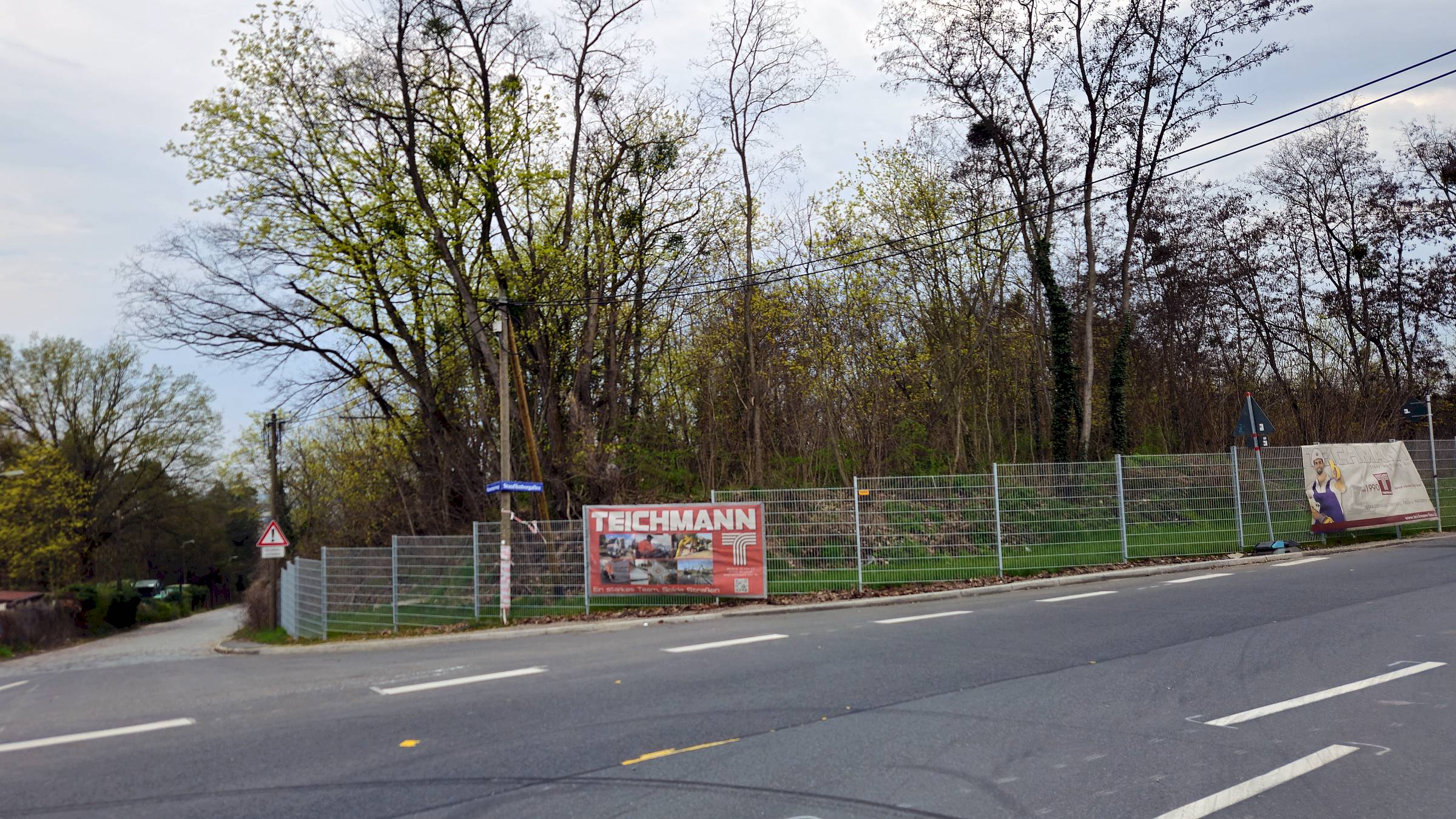 Könnte hier erst der LKW-Parkplatz und später ein Umspannwerk entstehen? Das soll nun geprüft werden. Foto: Anton Launer