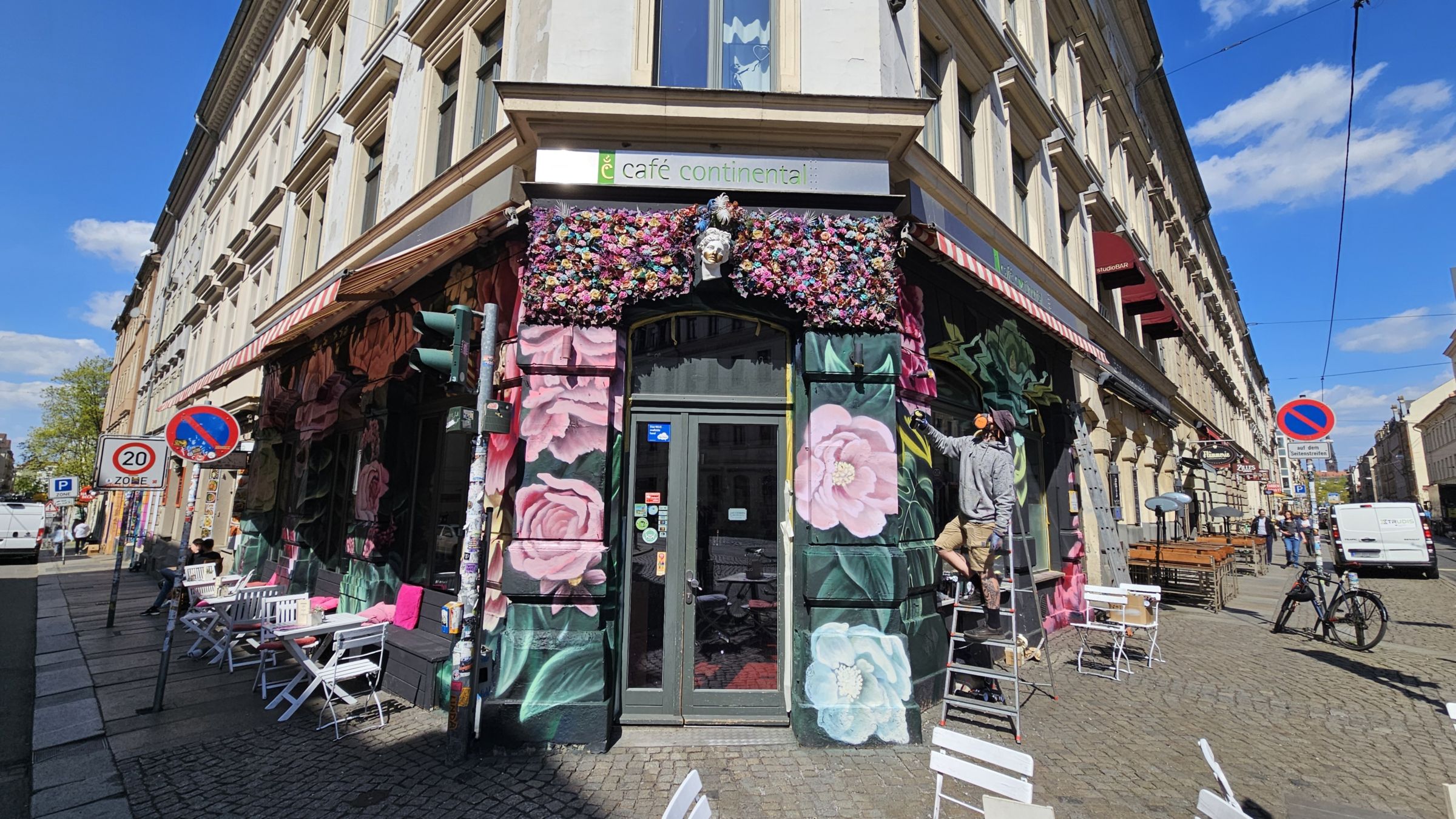 Flower Power am Café Continental - Foto: Anton Launer