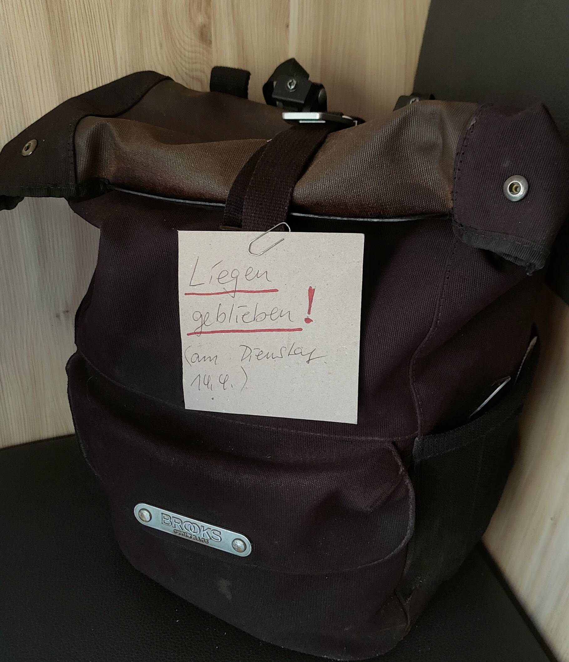 Diese Fahrradtasche ist in der Bäckerei Graf liegengeblieben. 