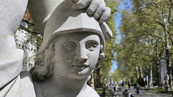 Die Bildhauerei auf der Hauptstraße - Foto: Anton Launer