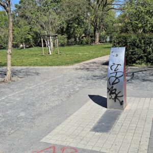 Besprühter Trinkbrunnen auf dem Alaunplatz - Foto: Anton Launer