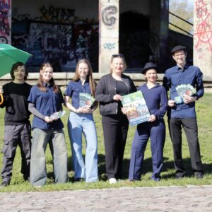 Das Team um Maria Helm organisiert die "Kultur am Pavillon". Foto: Anton Launer