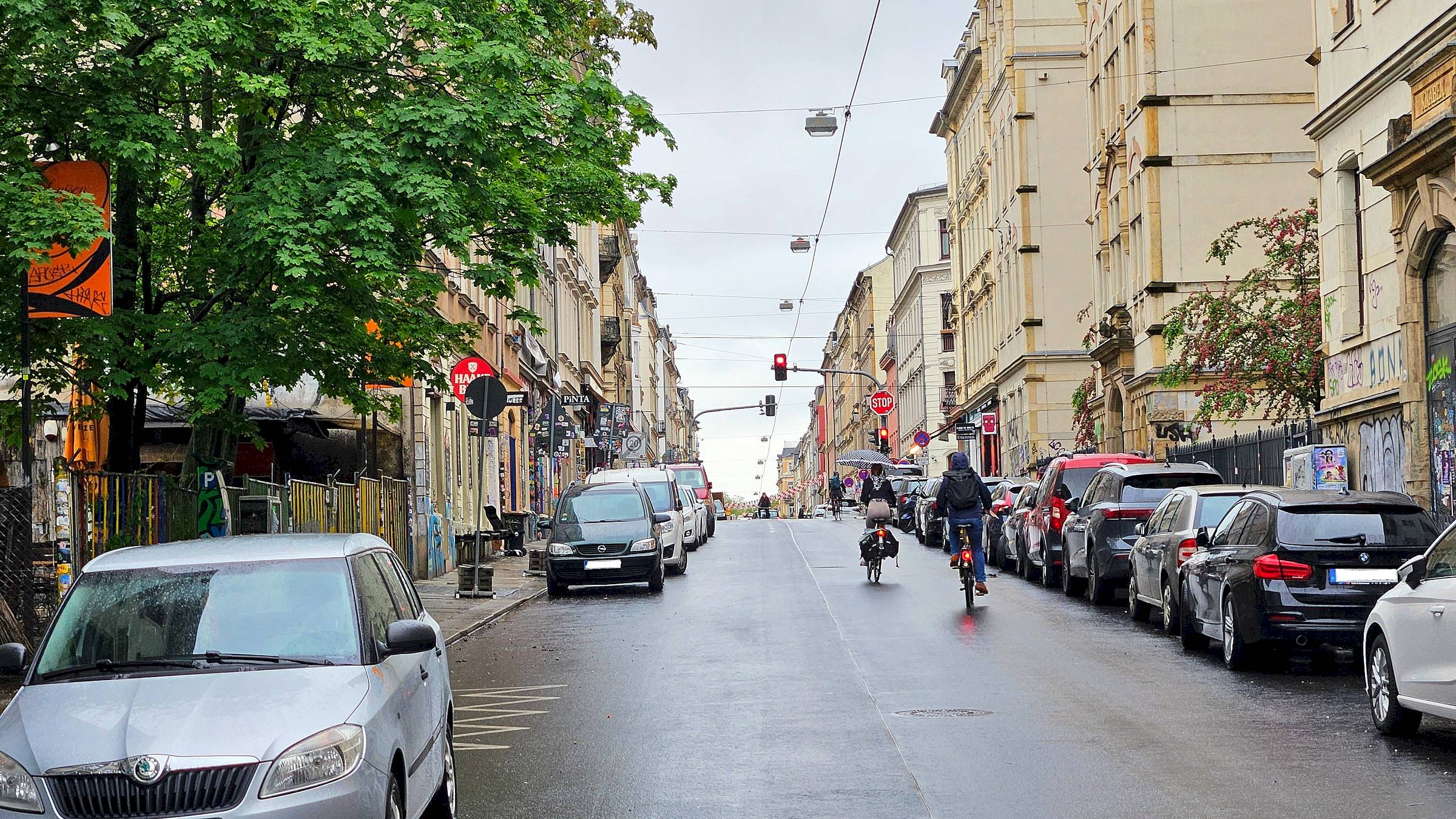 Auf der rechten Seite der Straße sollen die Pflanzkübel und Sitzgelegenheiten eingerichtet werden. Foto: Anton Launer