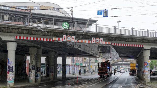 Oberleitungsreparatur am Bischofsplatz - Foto: Roland Halkasch