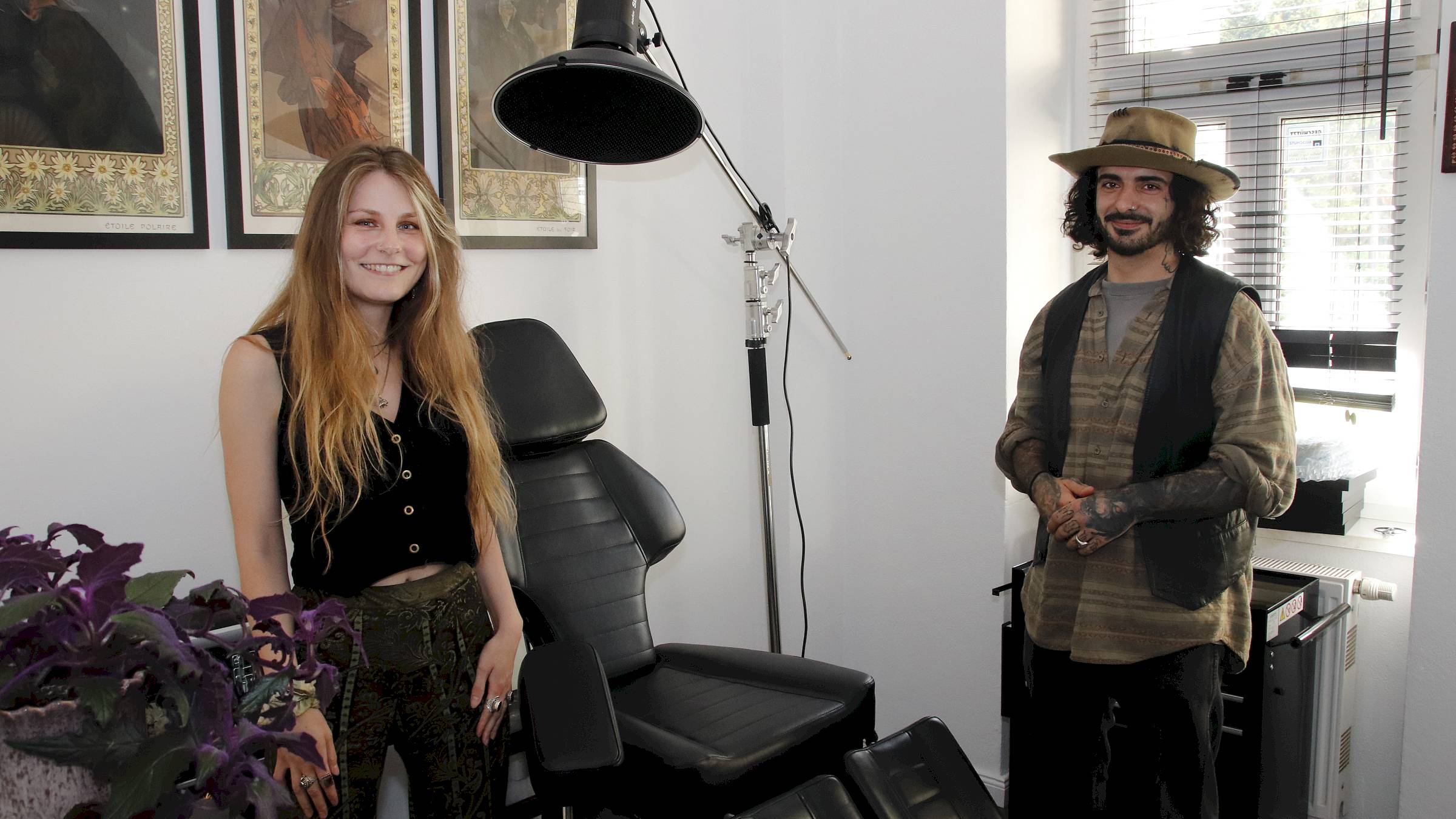 Christopher Wirth und Marleen Laurisch eröffnen auf der Görlitzer die Valachai - ein Tattoo-Studio plus Extras. Foto: Anton Launer