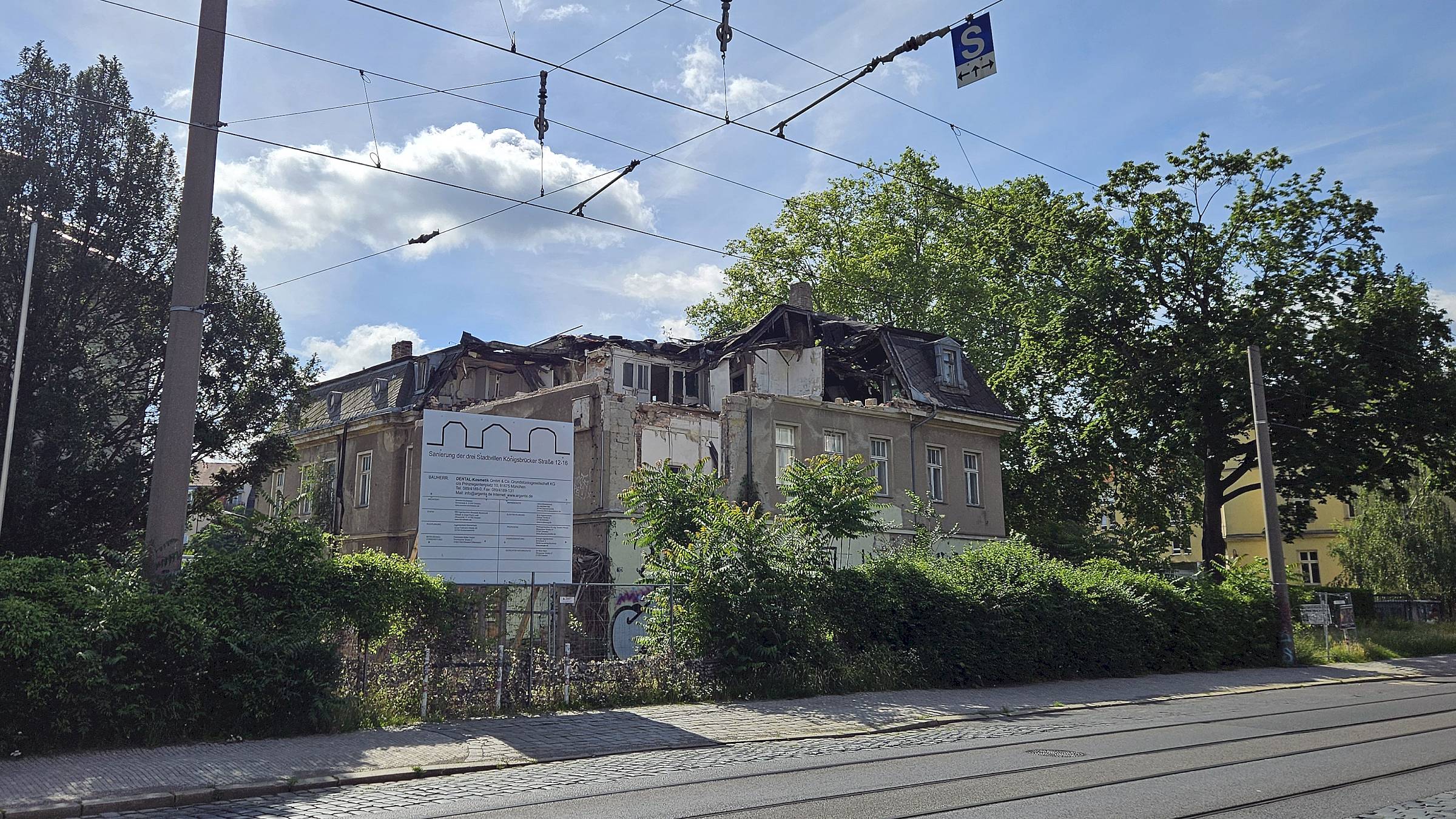 Putzi-Villa ohne Oberstübchen am Vormittag - Foto: Anton Launer