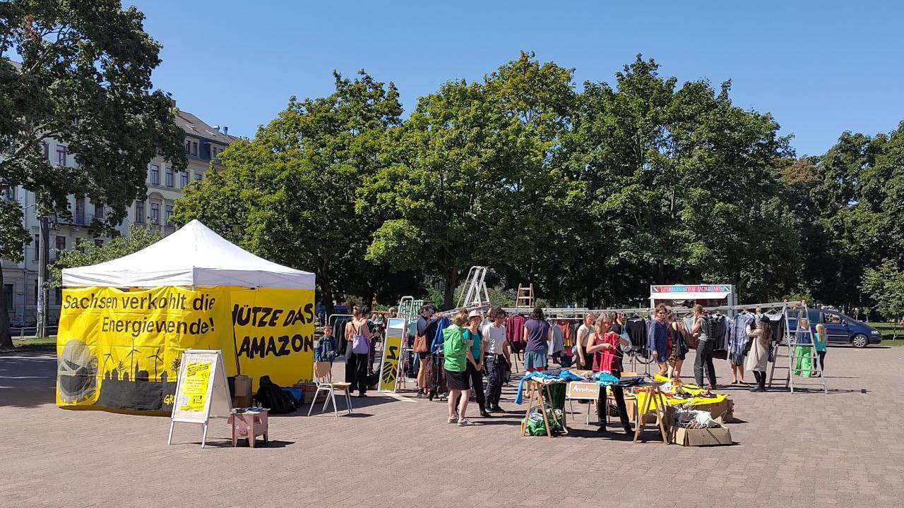 Im vergangenen Jahr fand die Kleidertauschparty auf dem Alaunplatz statt - Foto: Greenpeace Dresden