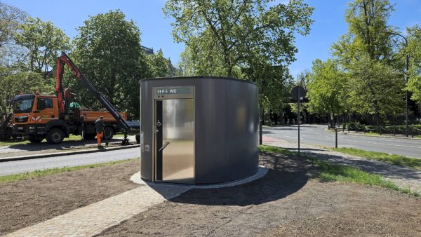 Neues Toilettenhäuschen am Albertplatz - Foto: Anton Launer