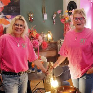 Mutter und Tochter: Claudia Weidel und Luise Eggenhofer werden die neue Boutique auf der Rothenburger Straße schmeißen. Foto: Anton Launer
