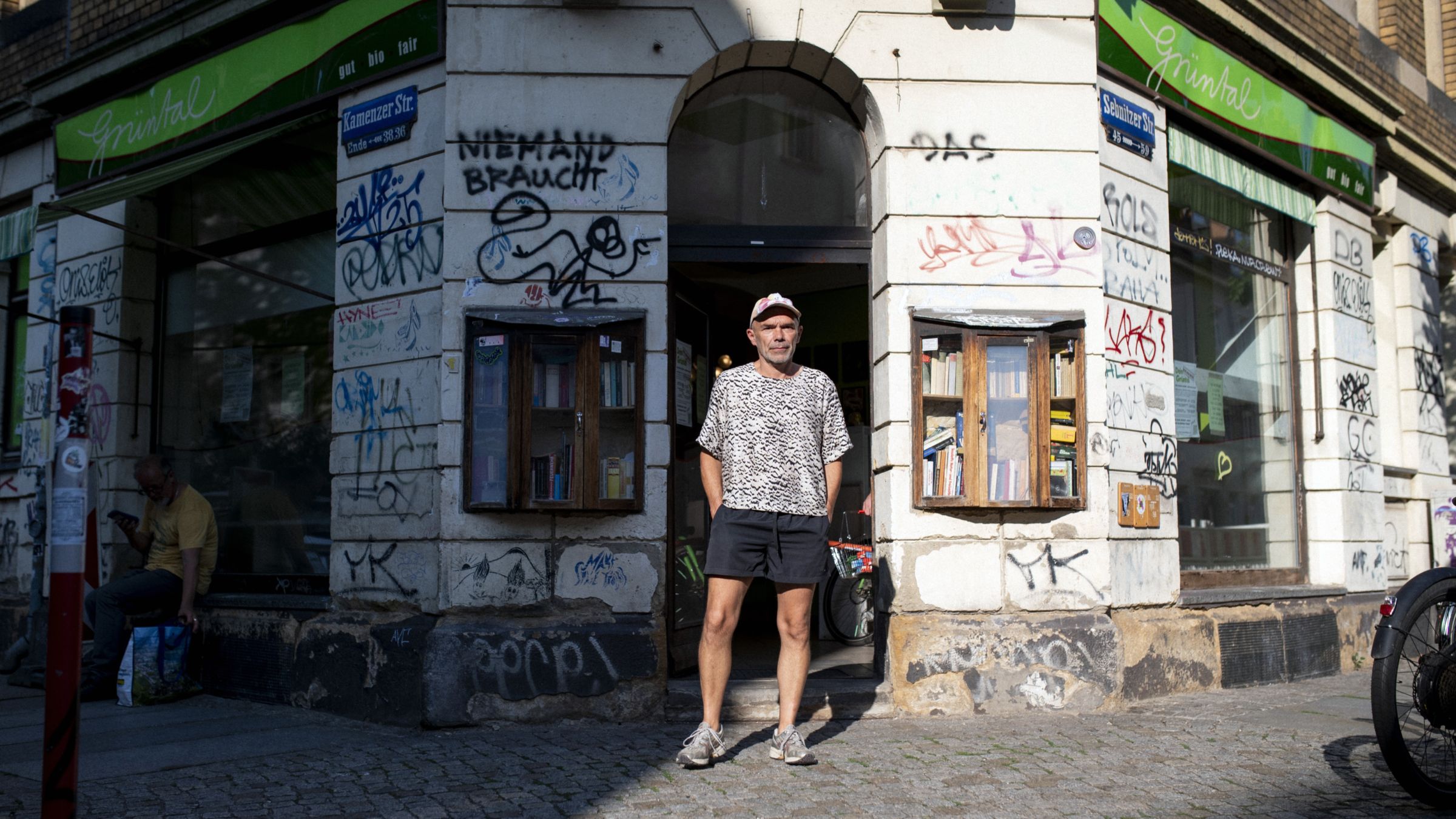 Hat am Montag das Grüntal zum letzten Mal aufgeschlossen. René Moldau vor seinem Laden. Foto: Ellen Isabell Richter