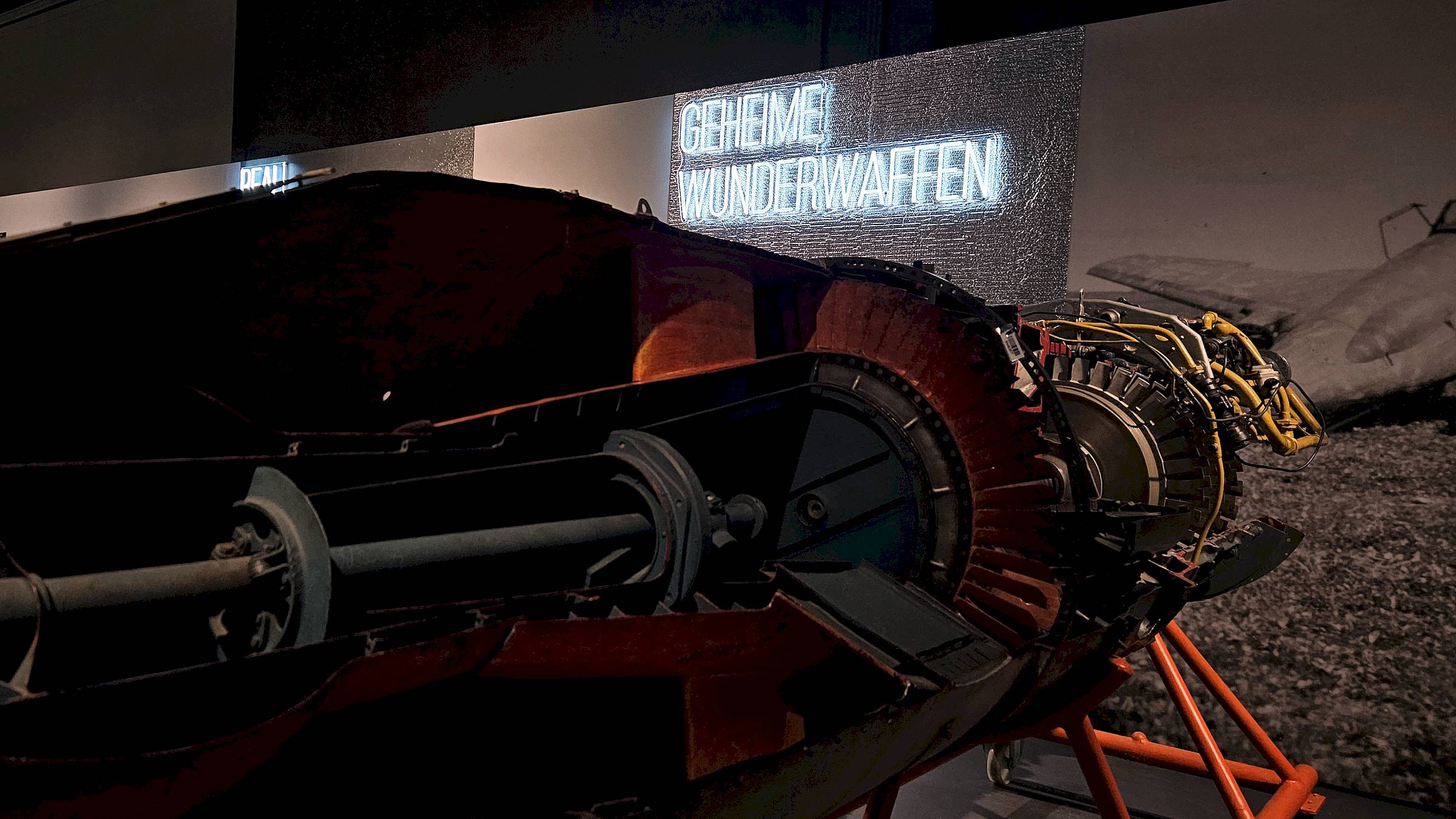 Ausstellung "Wunderwaffen" - Foto: Archiv Anton Launer