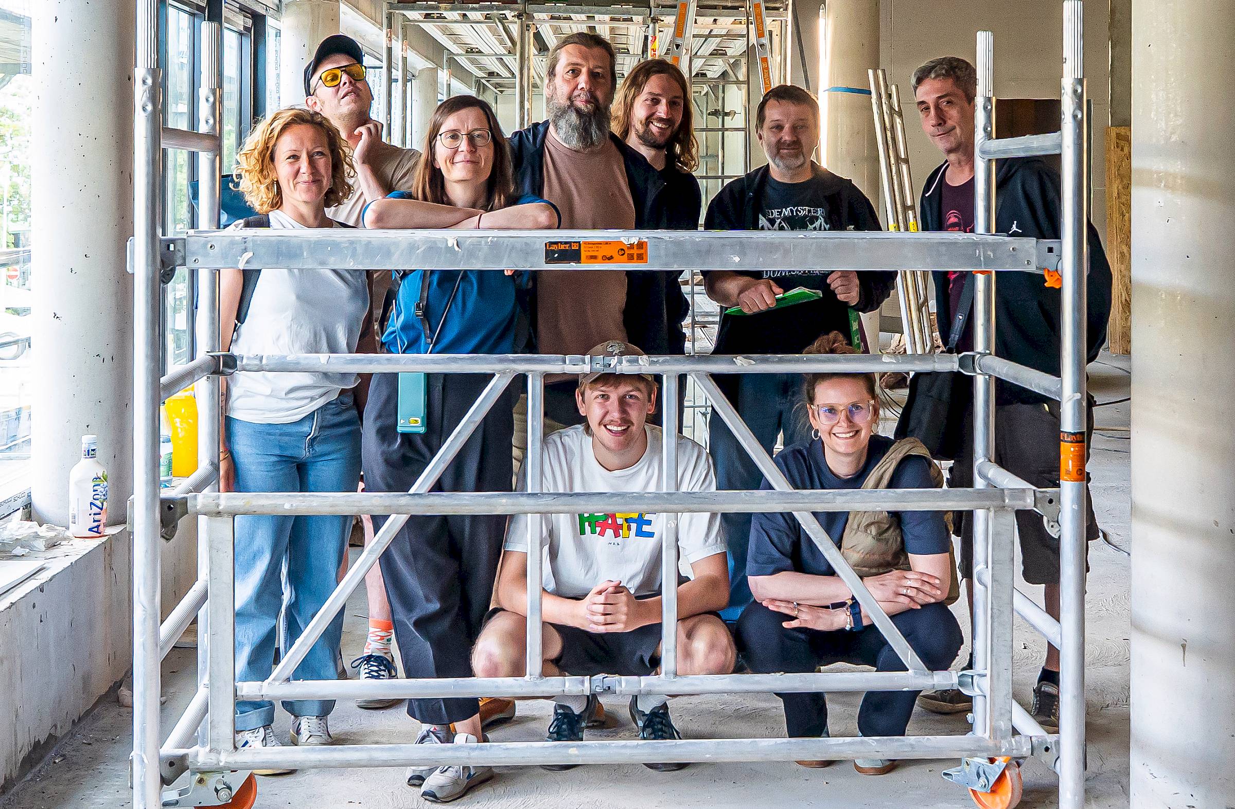 Das scheune-Team, v.l.n.r. Anna, Levi, Romy, Ole, Finn, Ben, Frank, Michaela, Falk
nicht auf dem Foto, aber im Team: Marcel, Corado - Foto: Peter Zuber