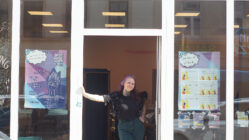 Resi Lyz Barthold eröffnet im Hecht eine queerfeministische Buchhandlung. Foto: Philine