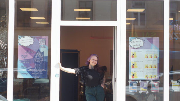 Resi Lyz Barthold eröffnet im Hecht eine queerfeministische Buchhandlung. Foto: Philine