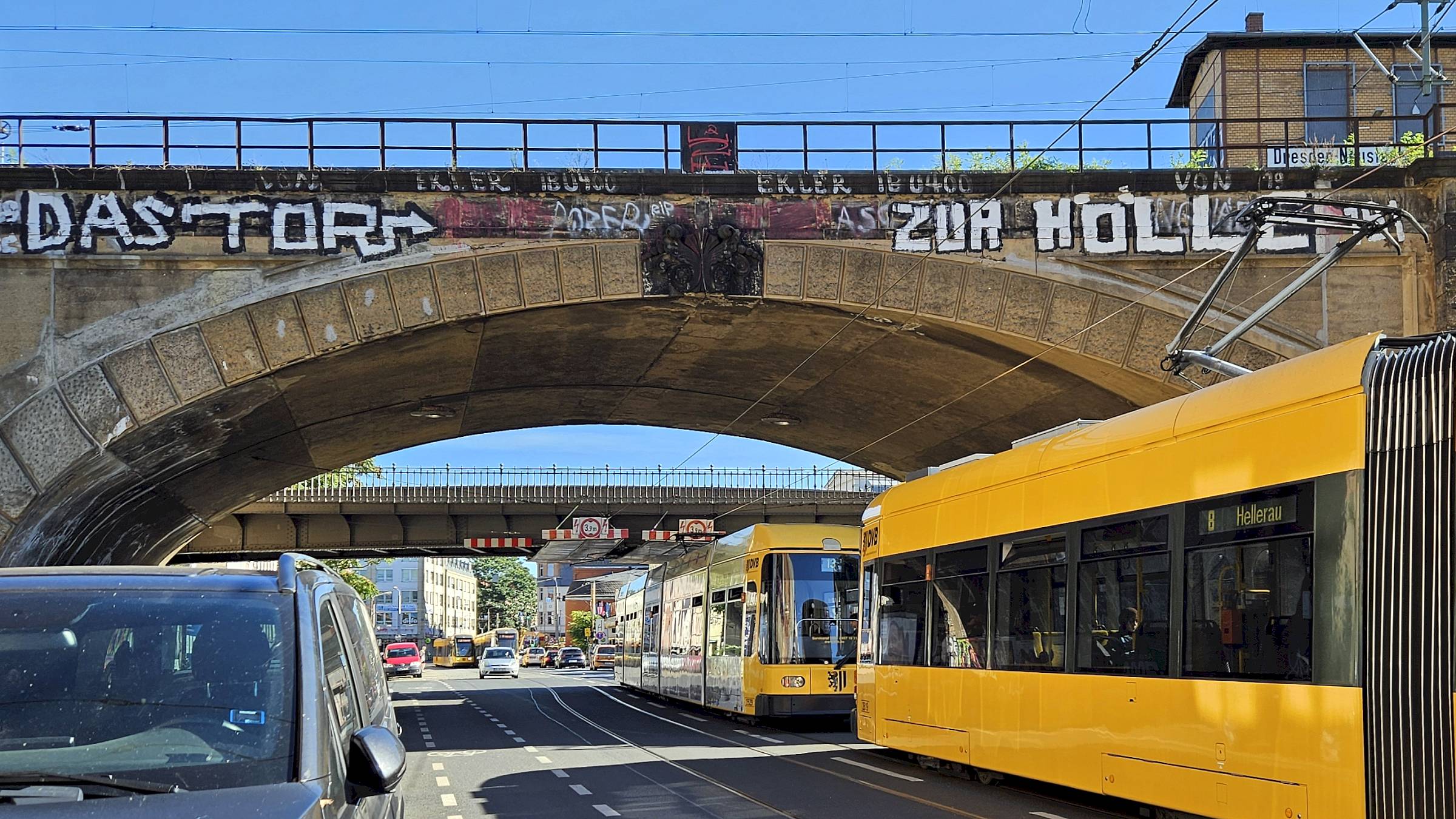Straßenbahnstau auf dem Bischofsweg - Foto: Anton Launer
