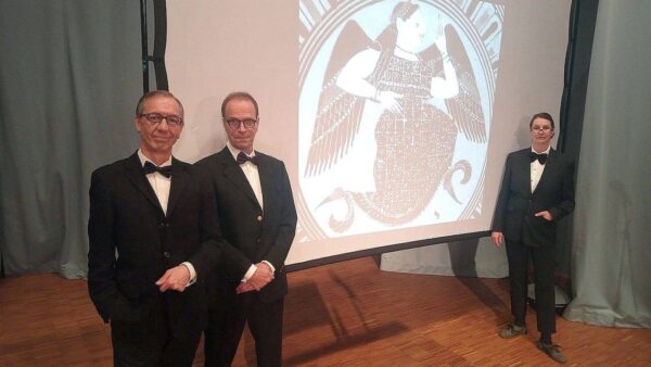 Die Erisische Kontrollgruppe und ihre Göttin. Foto: EKG