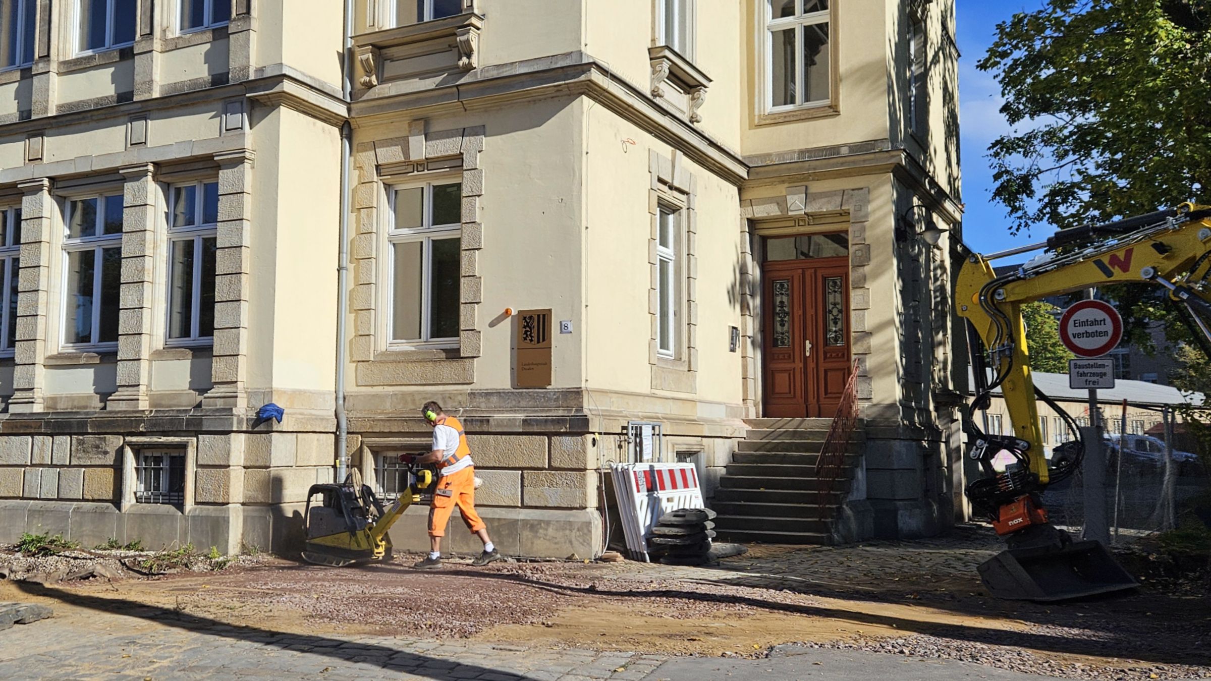 Letzte Arbeiten am Haus in der Königsbrücker Straße. Foto: Anton Launer