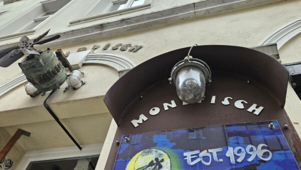 Eine Institution auf der Louisenstraße - der Mondfisch. Foto: Anton Launer